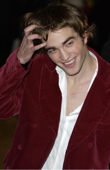 robert pattinson twilight wallpaper. Robert Pattinson- get the look