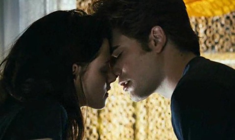 kissing scene in twilight feature